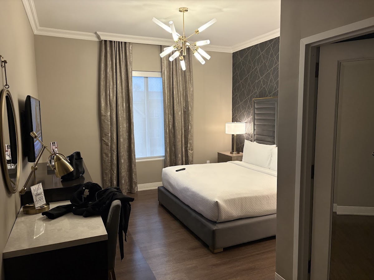 Chateau Grande Hotel - Photo 2