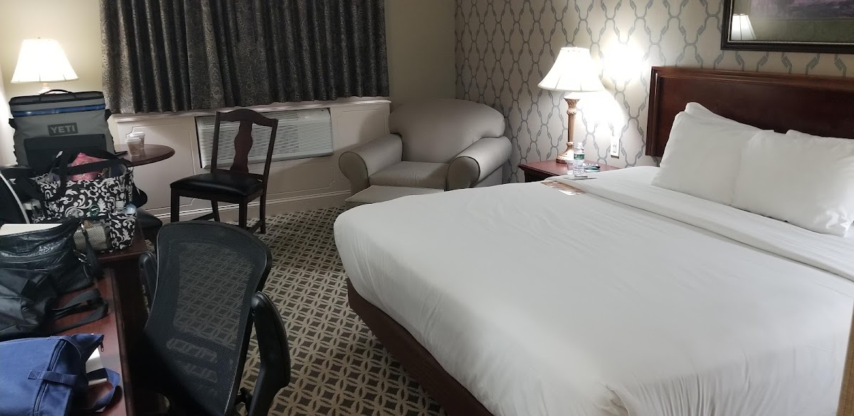 Madison Hotel - Photo 2