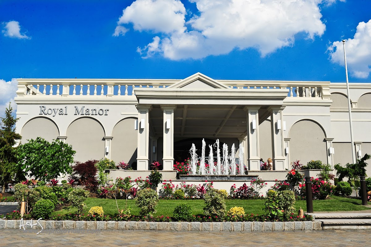 Royal Manor - Photo 3